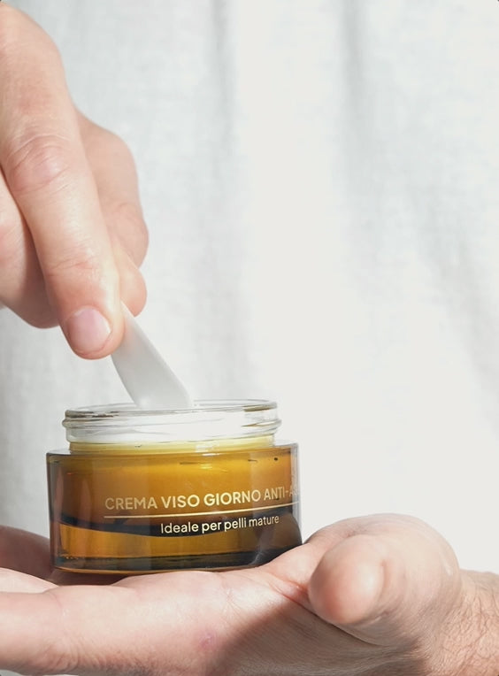 Carica video: Crema viso giorno anti-age